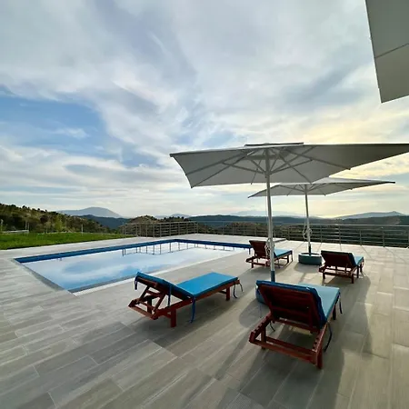 Villa Panorama - Private Swimming Pool & Parking *